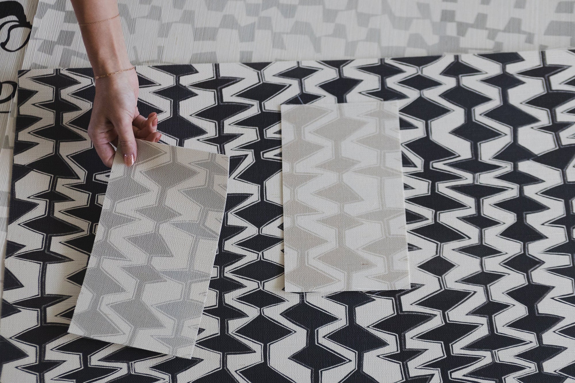 Zig - Chain Type II Commercial Wallcovering
