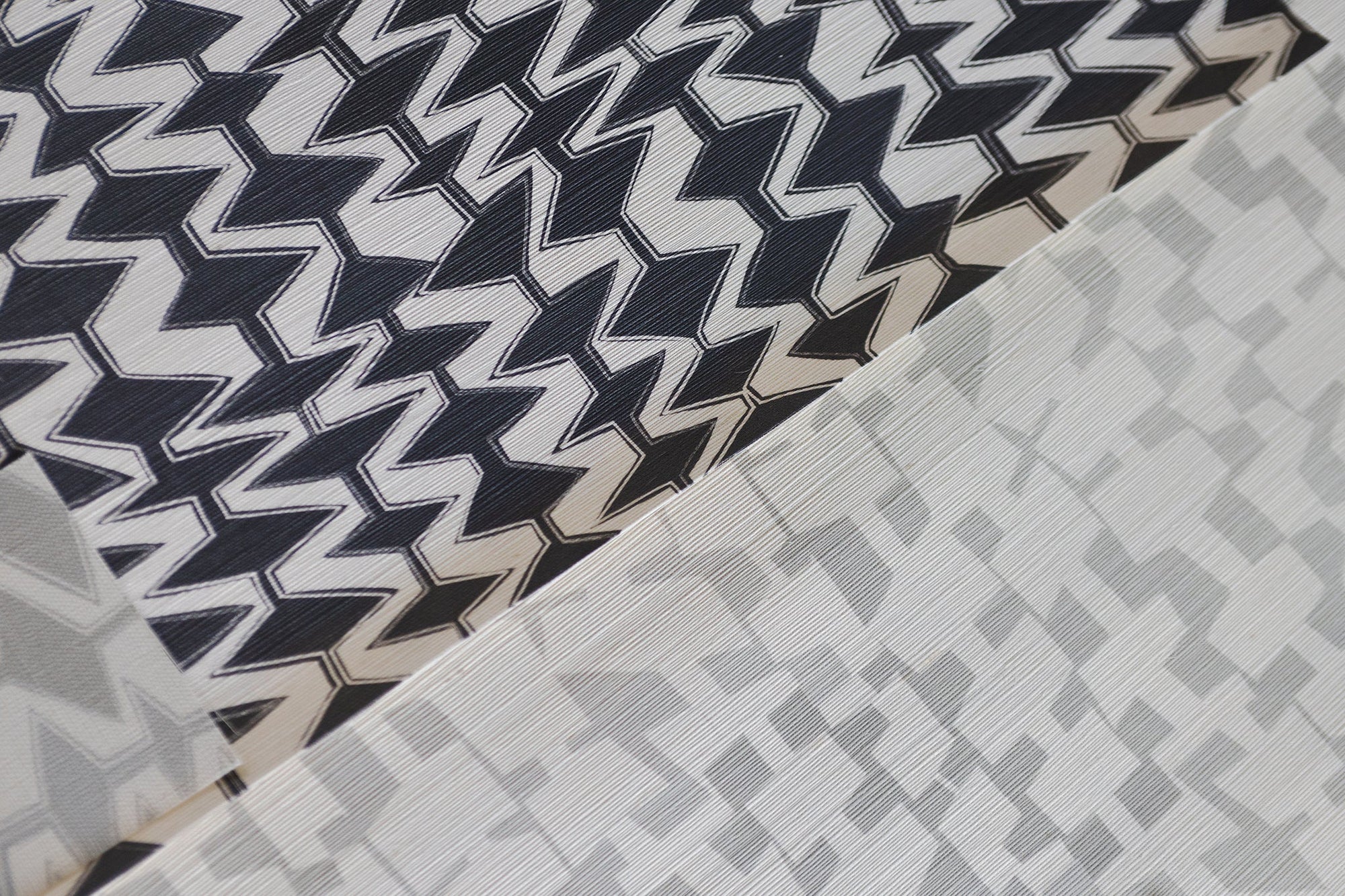 Zig - Chain Type II Commercial Wallcovering