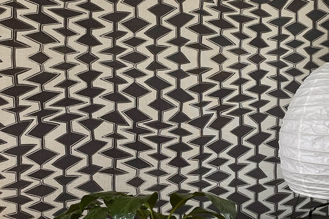 Zig - Onyx Grasscloth Wallpaper